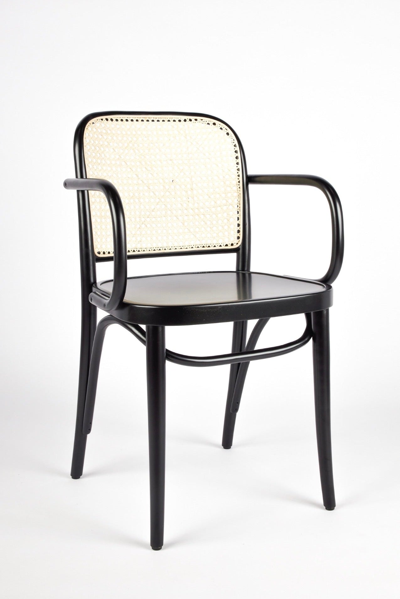 Thonet (Tonet) Sandalye Rehberi: Tarihsel Miras, Tasarım Mühendisliği ve Toptan Çözümler - Evimlüks