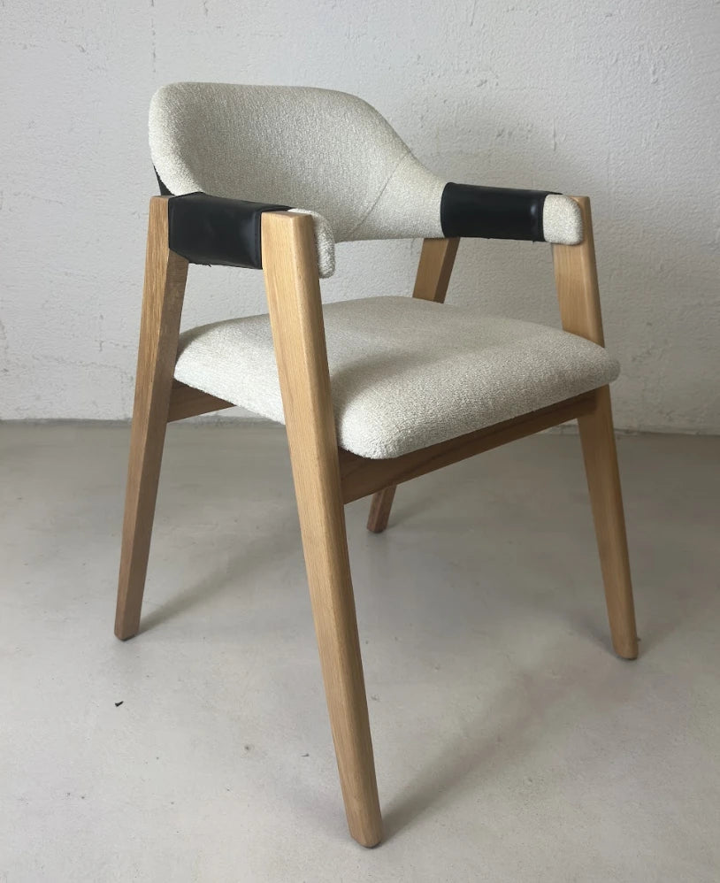 deri kol detaylı ahşap sandalye 