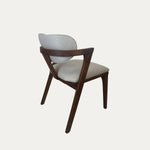 Bobin Modern Sandalye arka çapraz açısı; zıvanalı masif iskeletin sağlamlığı ve döşeme detayları.