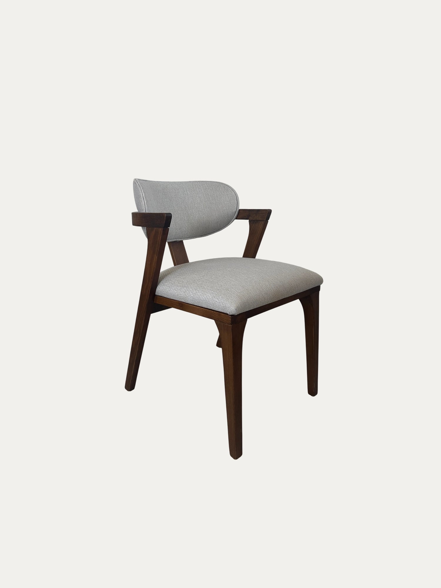 Bobin Modern Ahşap Sandalye, özelleştirilebilir kumaş ve cila seçenekleriyle modern yemek masaları için şık bir tercih.