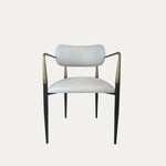 Elegance model, metal ayaklı ve döşemeli oturma-sırt yapısına sahip sandalyenin önden görünümü.
