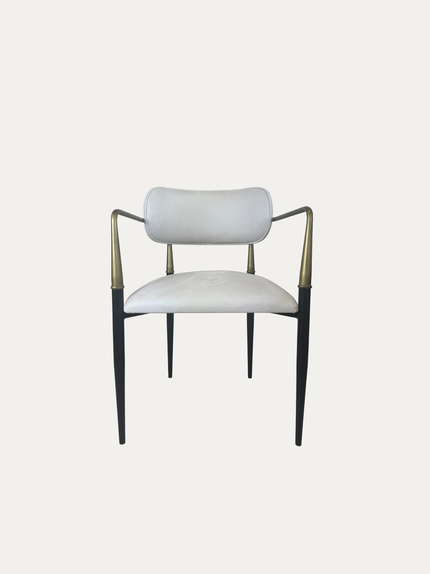 Elegance model, metal ayaklı ve döşemeli oturma-sırt yapısına sahip sandalyenin önden görünümü.
