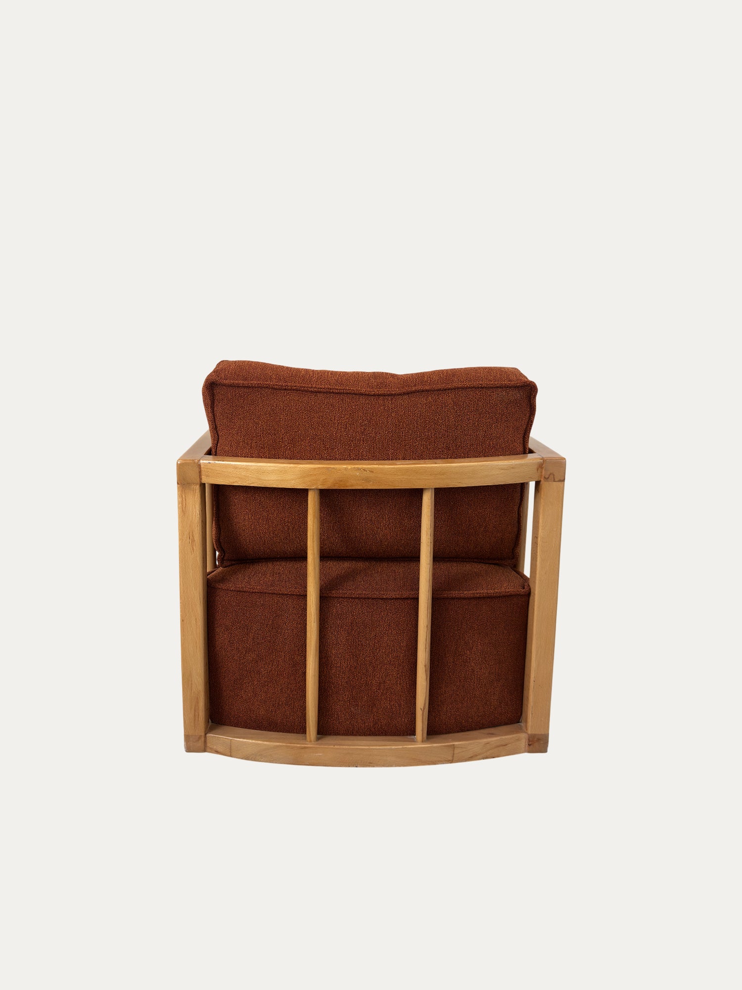 Loop sallanan kollu kaburga ahşap berjer, modern sallanan berjer modeli, beyaz fonda arkadan düz açıyla çekilmiş ürün fotoğrafı
