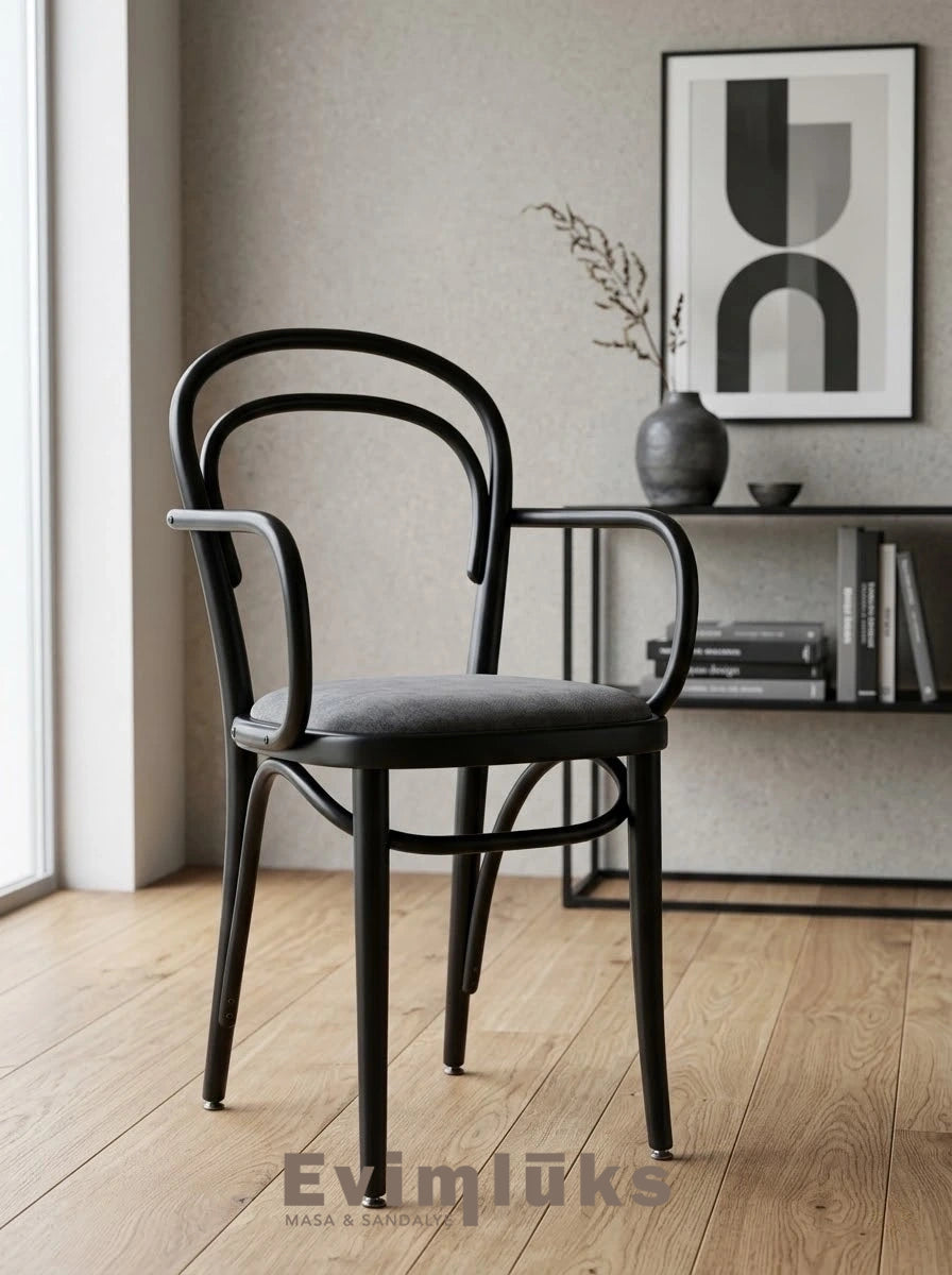 Thonet Model 14 Döşemeli Kollu Ahşap Sandalye