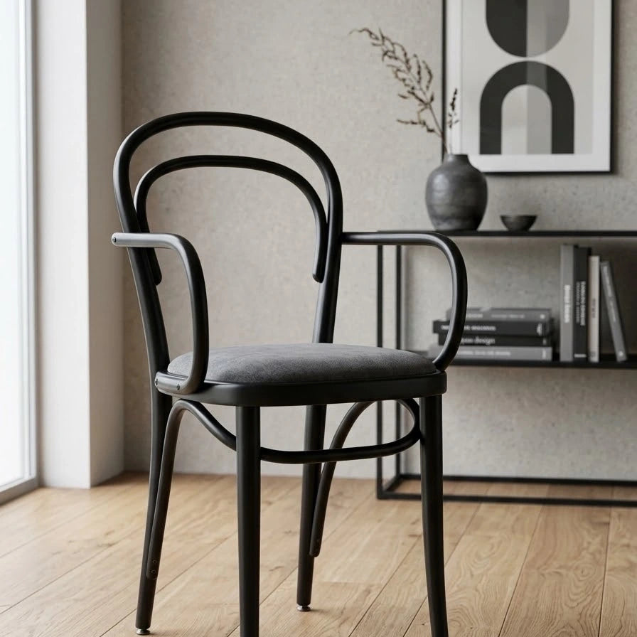 Thonet Model 14 Döşemeli Kollu Ahşap Sandalye