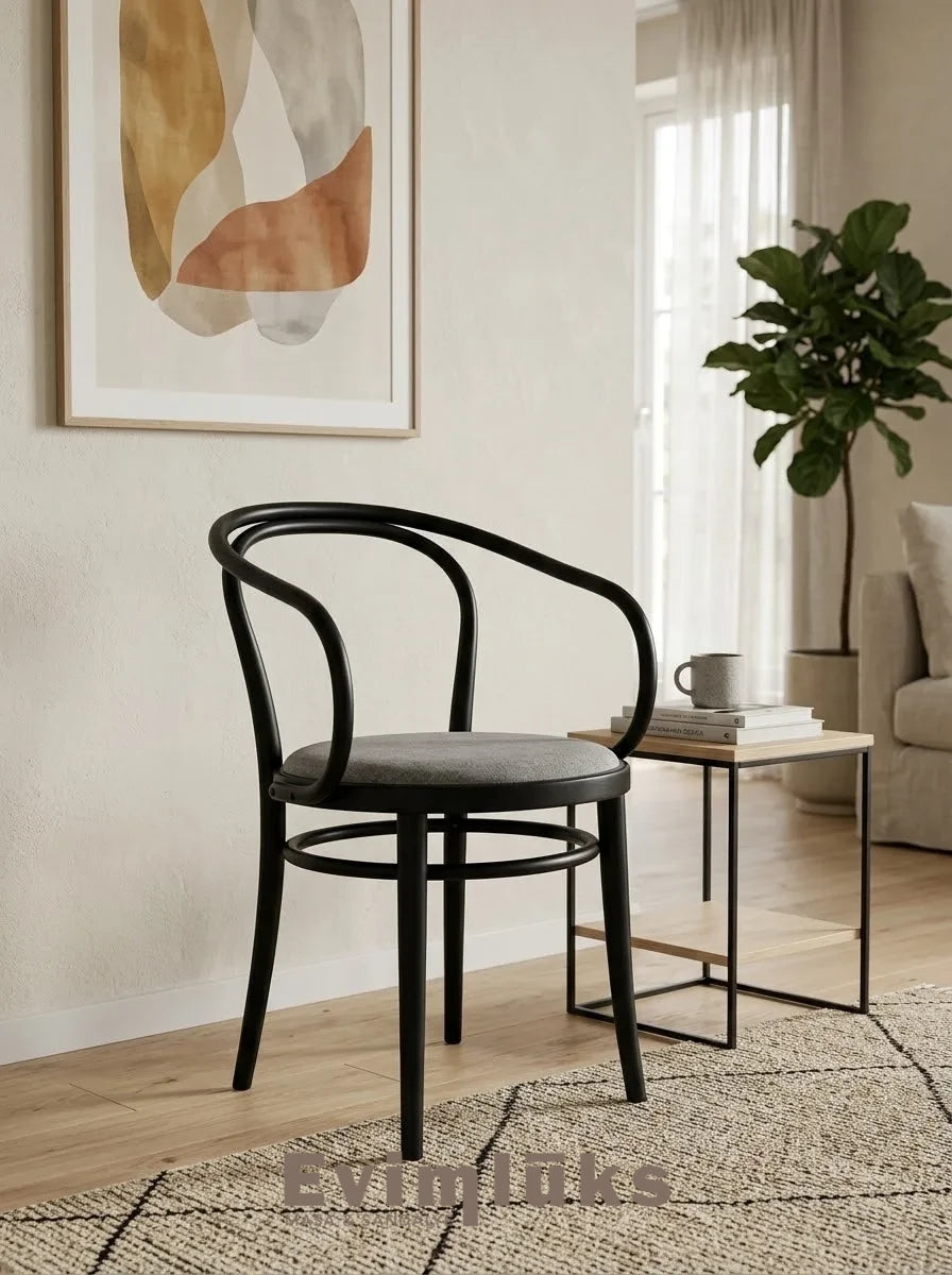 Thonet Model 30 Döşemeli Kollu Ahşap Sandalye