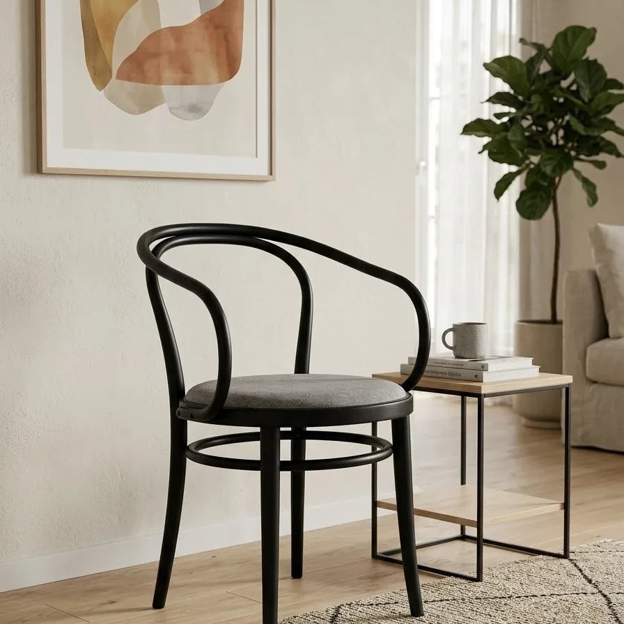 Thonet Model 30 Döşemeli Kollu Ahşap Sandalye