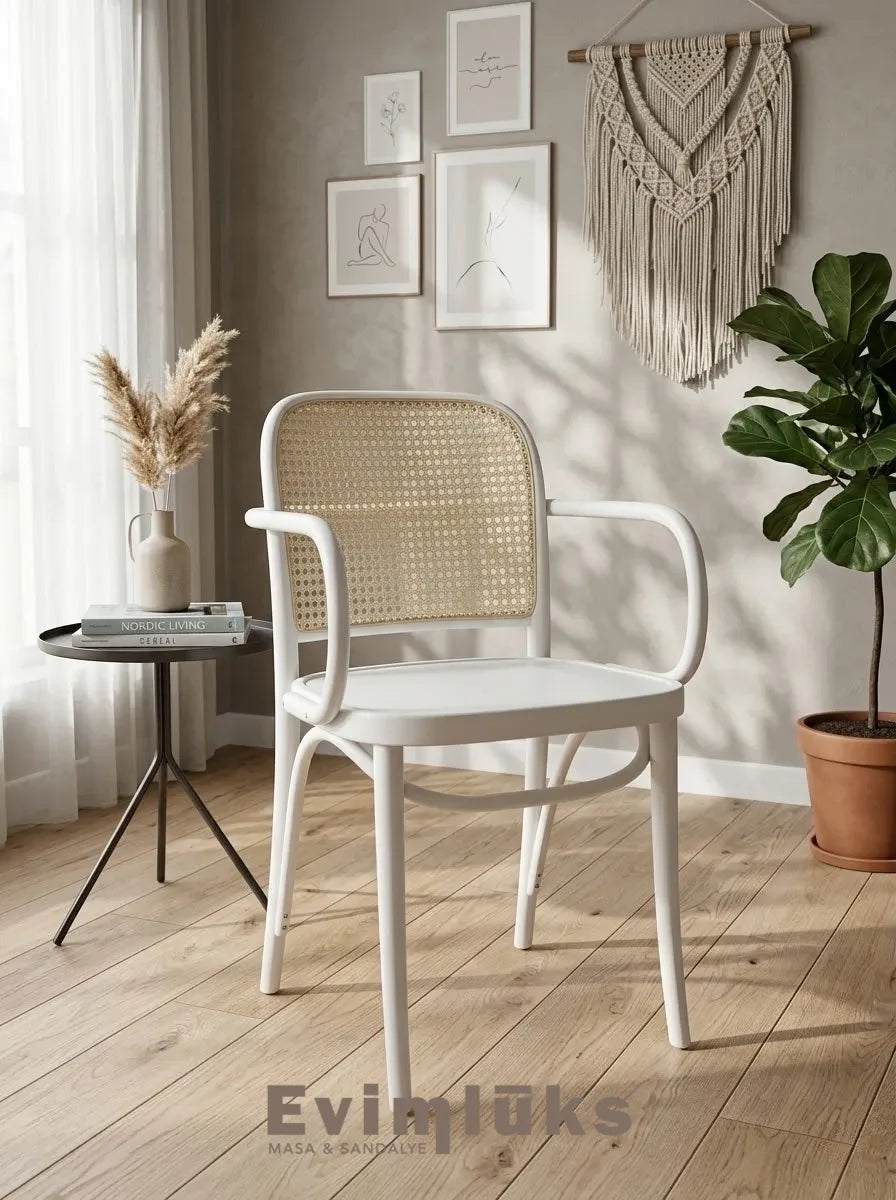 Thonet Model 811 Ahşap Oturumlu Kollu Sandalye